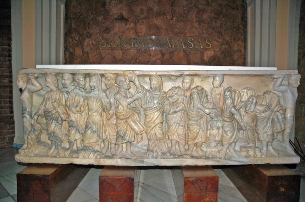 Sarcófago de Santa Engracia con relieve de la aparición de la Virgen del Pilar