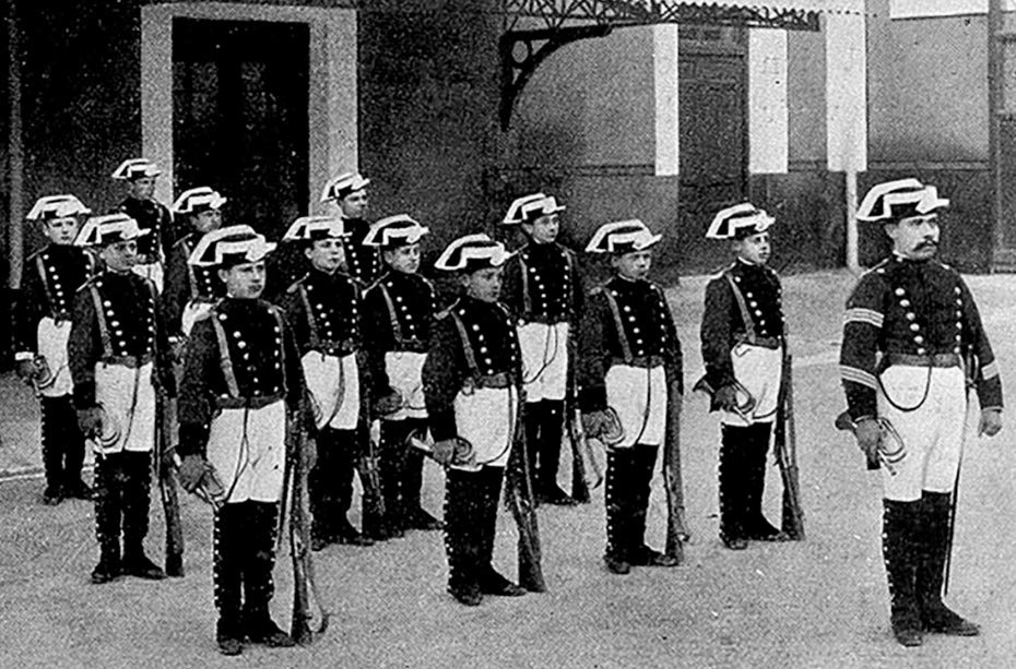 Antiguos alumnos “polillas” de la Guardia Civil a comienzos del siglo XX