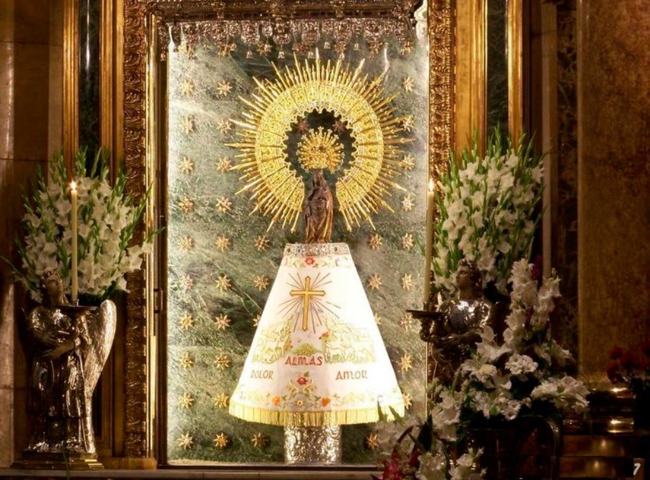 Vista de la Basílica del Pilar en Zaragoza, centro espiritual de las primeras celebraciones oficiales del 12 de octubre