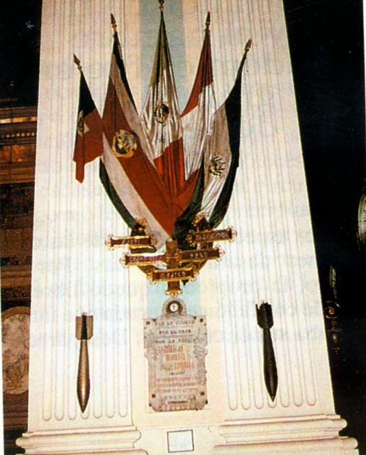 Bombas de la Guerra Civil que cayeron sobre la Basílica del Pilar sin explotar, símbolo de protección para muchos guardias civiles